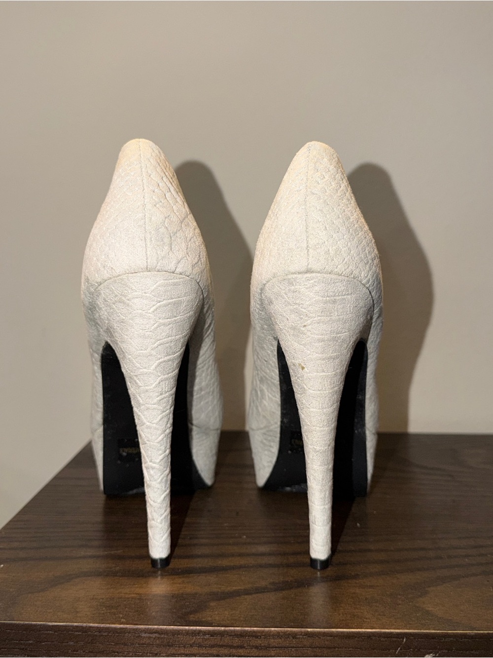 Qupid US size 7 Platform High Heel Pumps, snake texture in Light Gray s - Picture 3 of 3